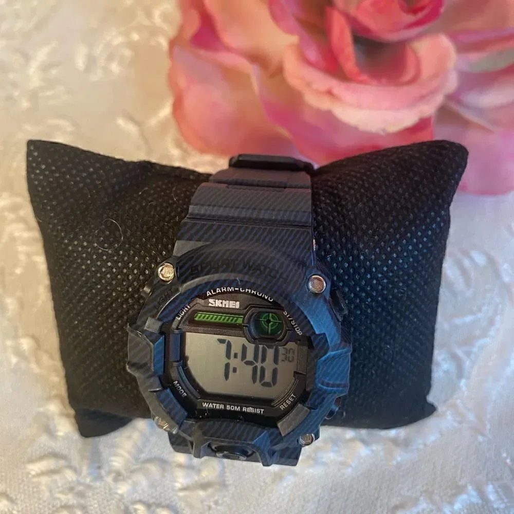 🥀SKMEI Sport Digital Watch Rubber Waterproof 💦 - Picture 3 of 8